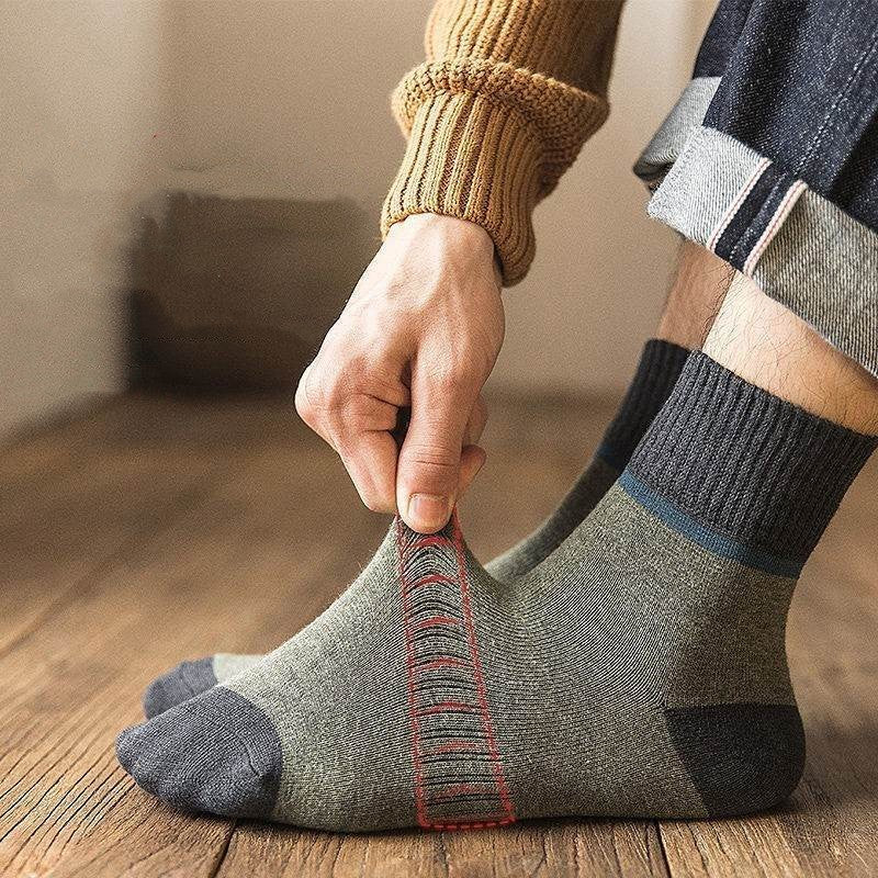 😍🧦 【10 par 】 Ciepłe wełniane skarpetki antybakteryjne i dezodorujące na jesień i zimę