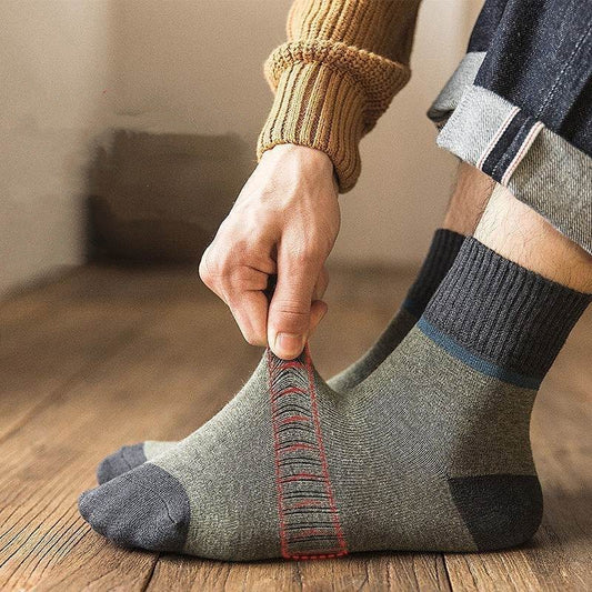 😍🧦 【10 par 】 Ciepłe wełniane skarpetki antybakteryjne i dezodorujące na jesień i zimę