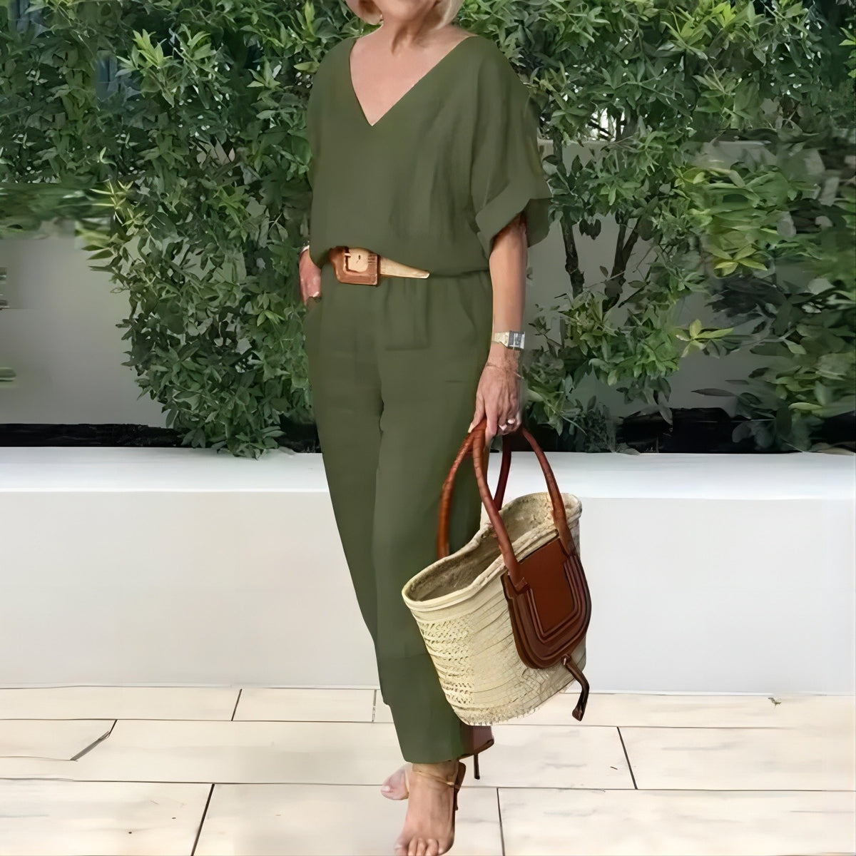 Eleganten ženski komplet iz lana in bombaža: ohlapna bluza z V-izrezom in dolge hlače, mehak, zračen in hladen material