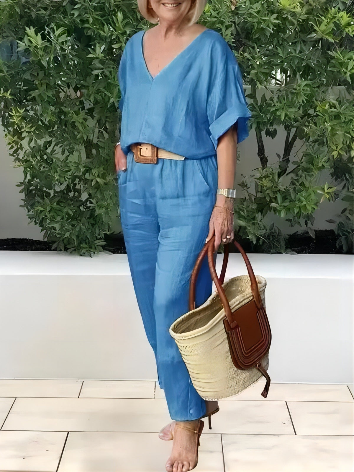 Eleganten ženski komplet iz lana in bombaža: ohlapna bluza z V-izrezom in dolge hlače, mehak, zračen in hladen material